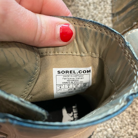 Sorel boots. Womens size 6. Bought last Christmas. So comfy. Waterproof. - Picture 4 of 4